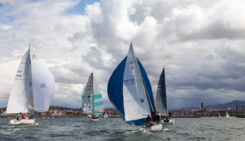 El II Trofeo CDCP empieza con poco viento en aguas del Abra - 